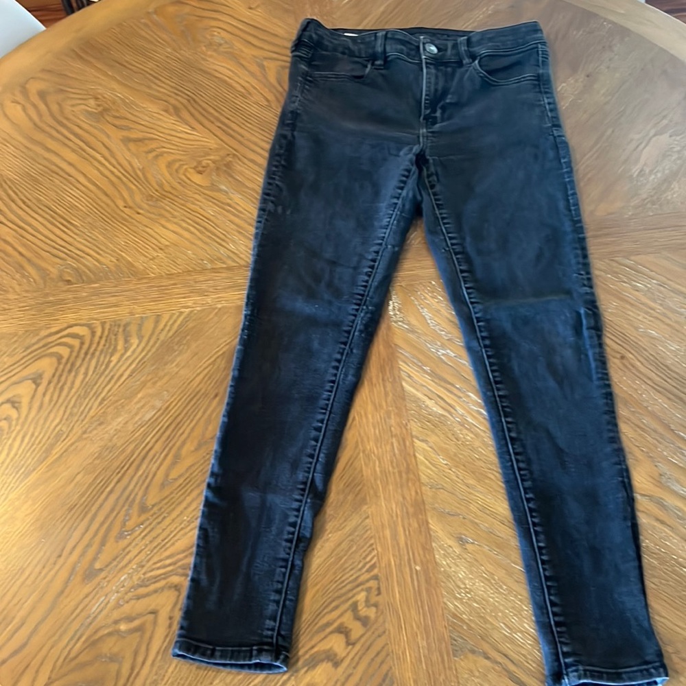 American Eagle size 8 women’s skinny jeans.